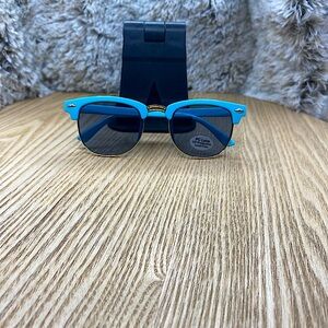 BRAND NEW✨
TRENDY KIDS SUNGLASSES💌
NEWEST EYEWEAR ACCESSORIES🌀
UV PROTECTION⚜️